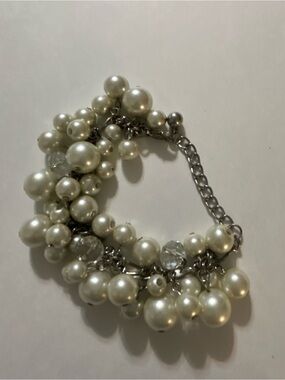Vintage Marie Signed Pearl Crystal Cluster Bracelet Silver Tone Cha Cha A1